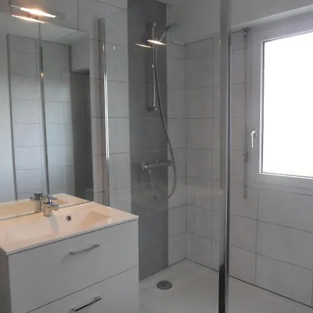 Ref 122 4 Pièces Avec Piscine Et Terrain De Tennis Appartement *